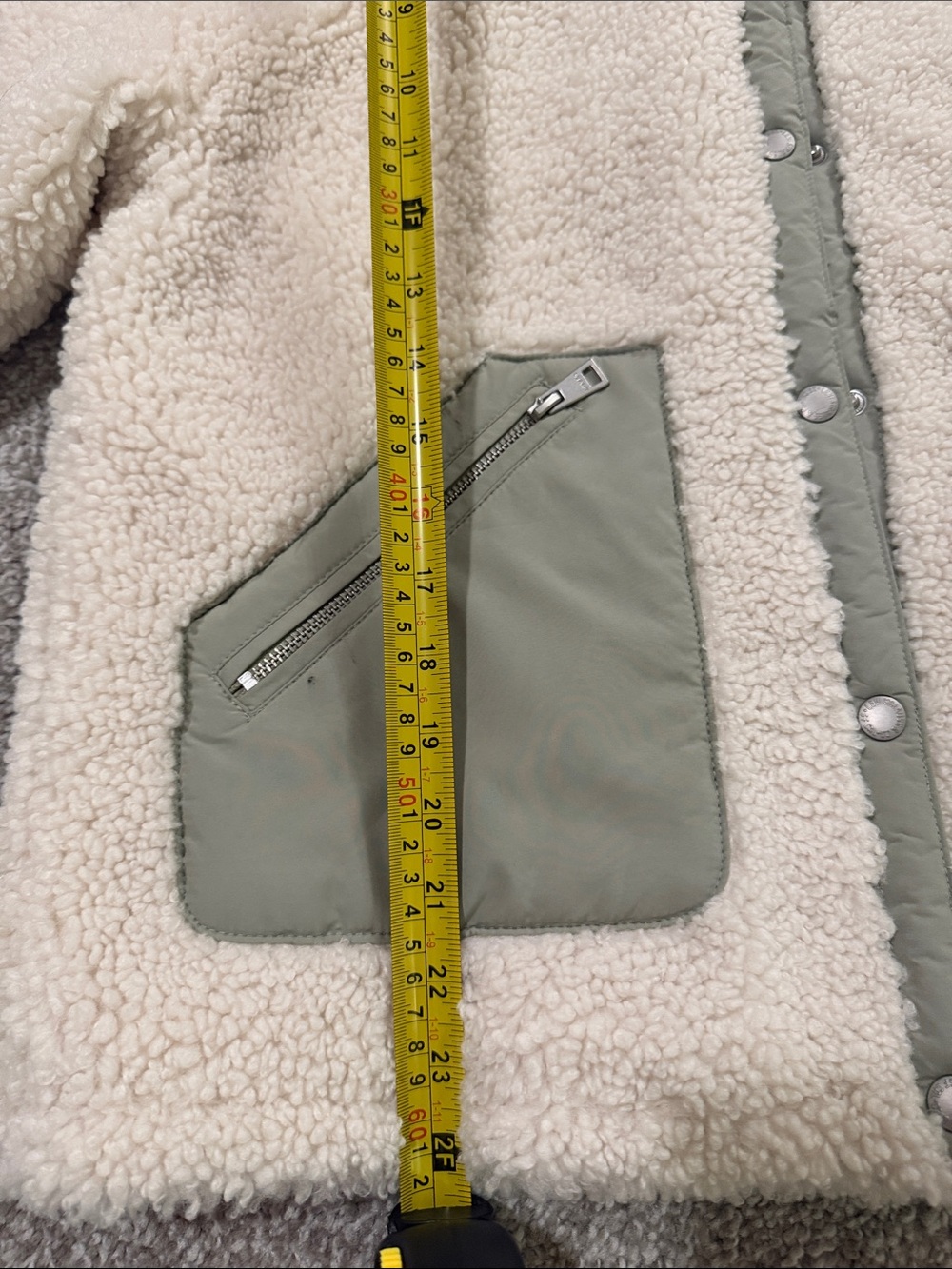 Levi's Women’s Stand Collar Sherpa Teddy Jacket Cream Olive Size S - Picture 2 of 5